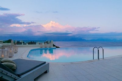 Imagen de la piscina del Hotel Camvillia Resort and Spa. Foto 12