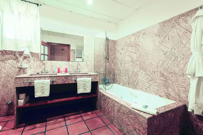 Imagen de la habitación del Hotel Can Arabi. Foto 12