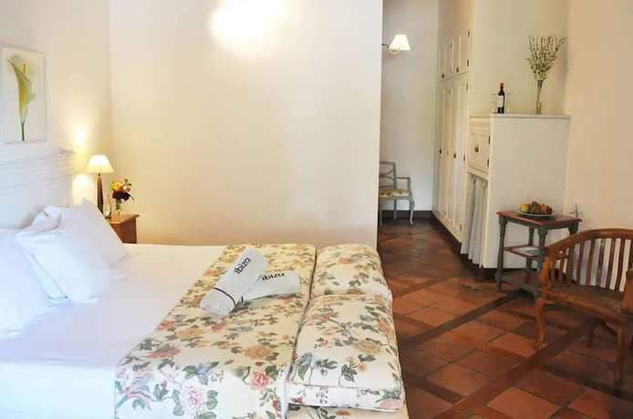 Imagen de la habitación del Hotel Can Arabi. Foto 17