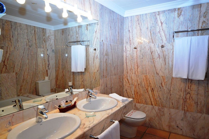 Imagen de la habitación del Hotel Can Ceret. Foto 14