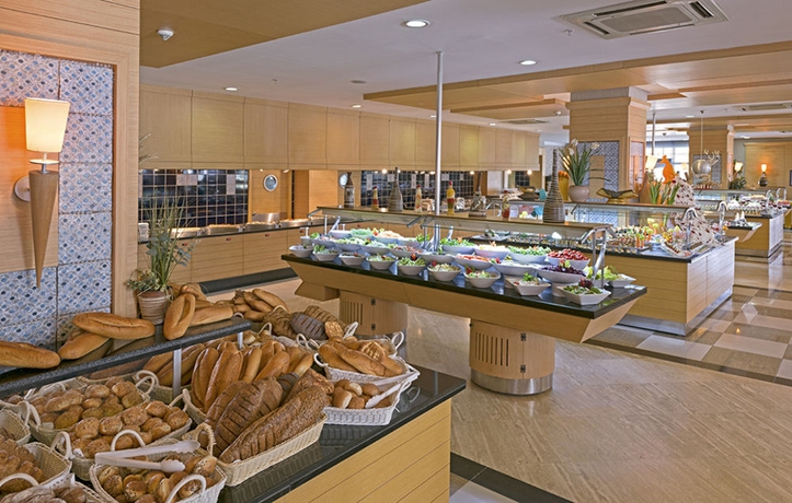 Imagen del bar/restaurante del Hotel Can Garden Resort. Foto 5