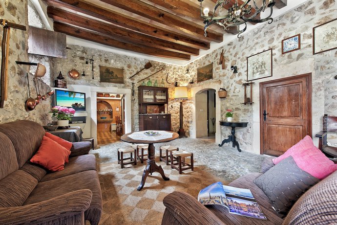 Imagen de los interiores del Hotel Can Guillo. Foto 19