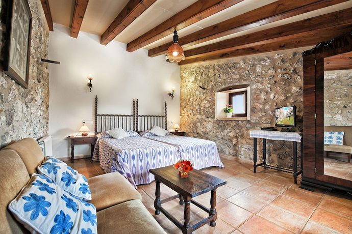 Imagen de la habitación del Hotel Can Guillo. Foto 10