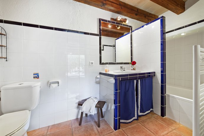 Imagen de la habitación del Hotel Can Guillo. Foto 13