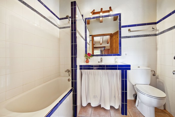 Imagen de la habitación del Hotel Can Guillo. Foto 15