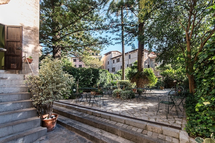 Imagen de los exteriores del Hotel Can Isabel. Foto 9