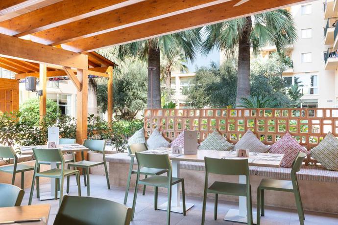 Imagen del bar/restaurante del Hotel Can Picafort Palace. Foto 5