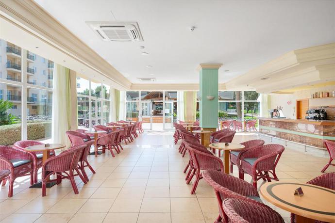 Imagen del bar/restaurante del Hotel Can Picafort Palace. Foto 4