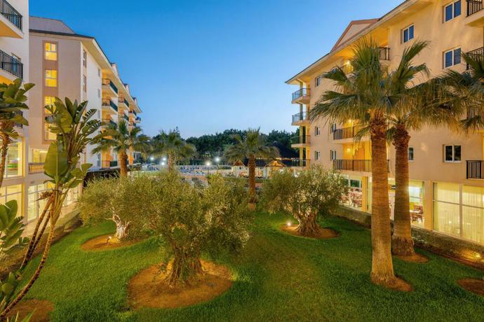 Imagen de los exteriores del Hotel Can Picafort Palace. Foto 11