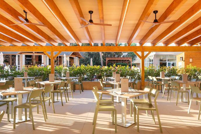 Imagen del bar/restaurante del Hotel Can Picafort Palace. Foto 2