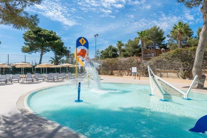 Imagen de la piscina del Hotel Can Picafort Palace. Foto 9