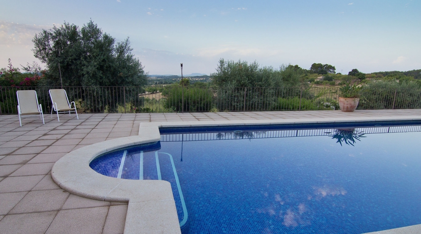 Imagen de la piscina del Hotel Ca'n Riera. Foto 13