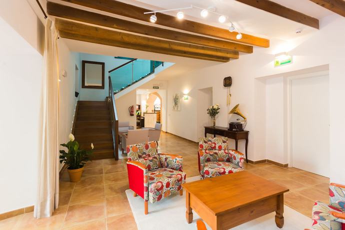 Imagen del bar/restaurante del Hotel Can Serrete. Foto 4