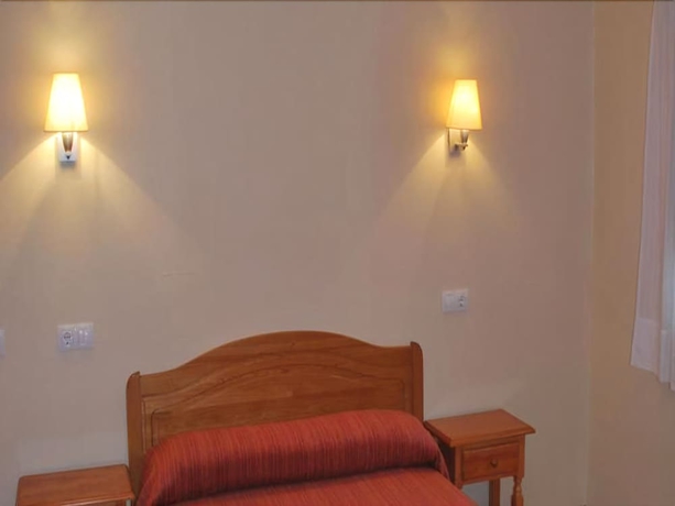 Imagen de la habitación del Hotel Canabal. Foto 10