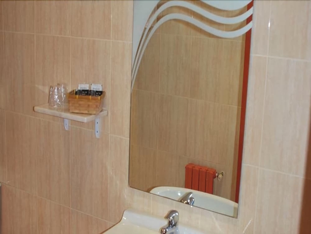 Imagen de la habitación del Hotel Canabal. Foto 13