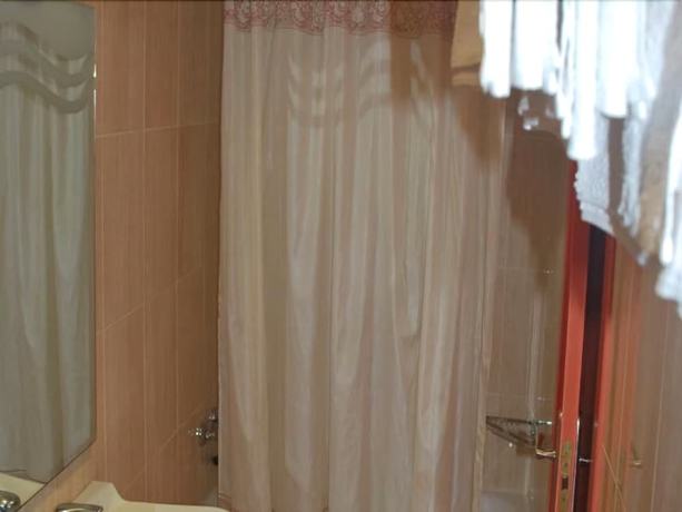 Imagen de la habitación del Hotel Canabal. Foto 14