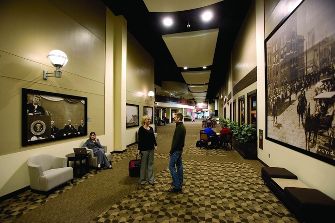 Imagen de los interiores del Hotel Canad Inns Destination Center Grand Forks. Foto 14