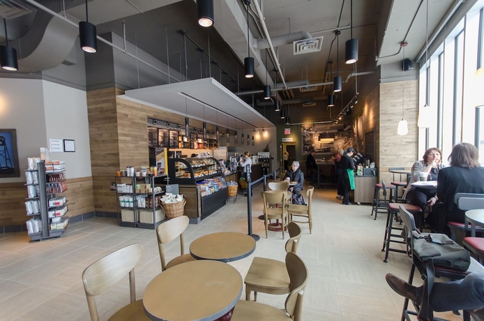 Imagen del bar/restaurante del Hotel Canad Inns Destination Centre Health Sciences Centre. Foto 2