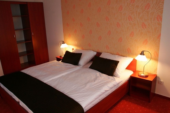 Imagen de la habitación del Hotel Canada Budapest. Foto 8