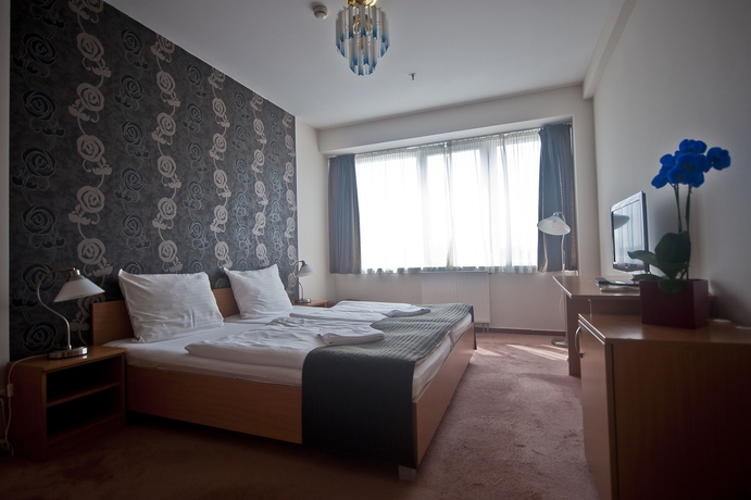 Imagen de la habitación del Hotel Canada Budapest. Foto 14