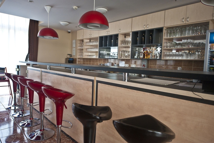 Imagen del bar/restaurante del Hotel Canada Budapest. Foto 7