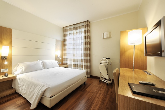 Imagen de la habitación del Hotel Canada, Milán. Foto 10