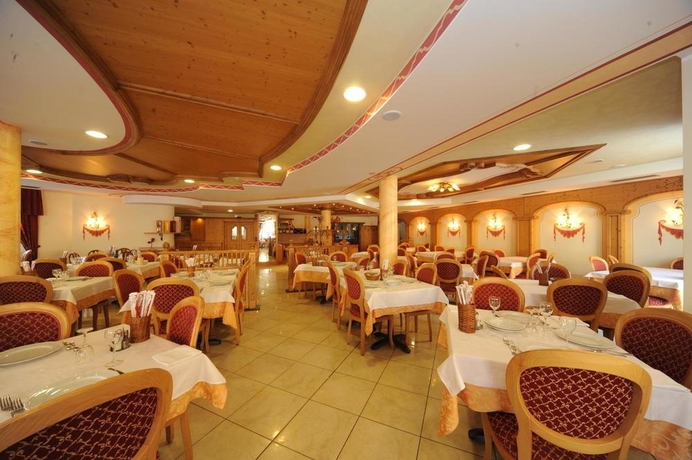 Imagen del bar/restaurante del Hotel Canada, Pinzolo. Foto 9