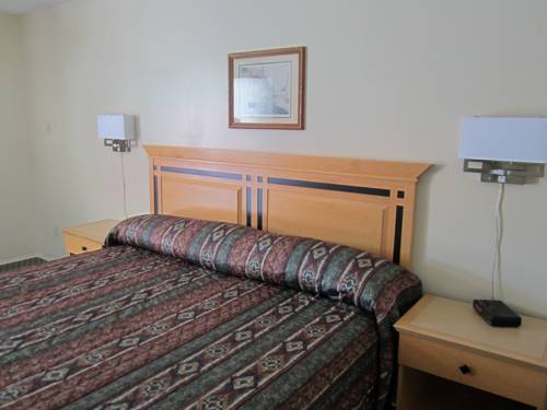 Imagen de la habitación del Hotel Canada's Best Value Desert Inn & Suites. Foto 13