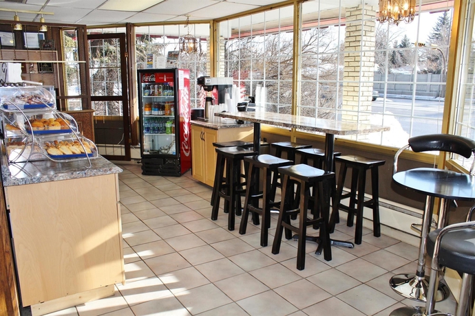 Imagen del bar/restaurante del Hotel Canadas Best Value Inn Calgary. Foto 6