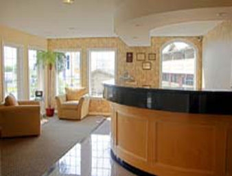 Imagen de los interiores del Hotel Canadas Best Value Inn Chinook Station. Foto 4