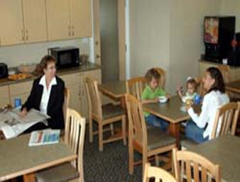 Imagen de los interiores del Hotel Canadas Best Value Inn Chinook Station. Foto 5