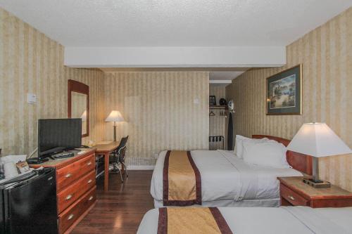 Imagen de la habitación del Hotel Canadas Best Value Inn Chinook Station. Foto 16