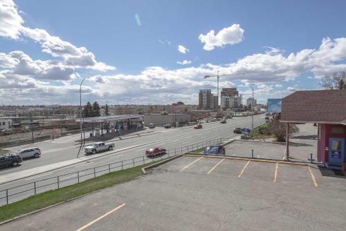 Imagen general del Hotel Canadas Best Value Inn Chinook Station. Foto 7
