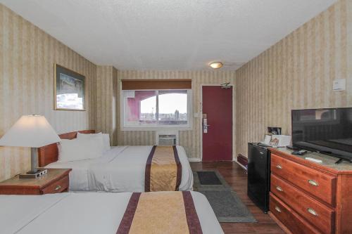 Imagen de la habitación del Hotel Canadas Best Value Inn Chinook Station. Foto 19