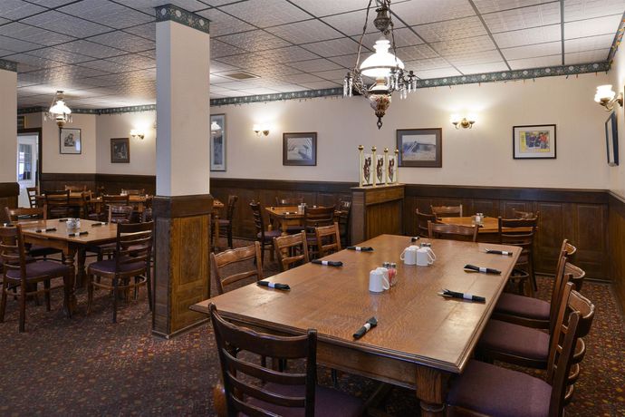 Imagen del bar/restaurante del Hotel Canadas Best Value Inn Downtown Dawson City. Foto 7