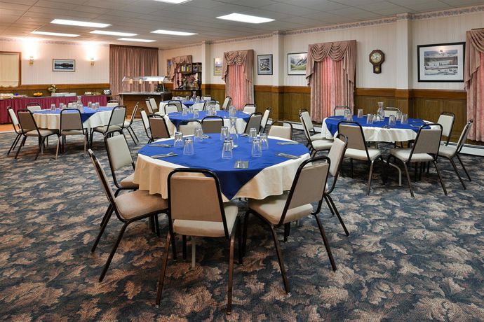 Imagen del bar/restaurante del Hotel Canadas Best Value Inn Downtown Dawson City. Foto 9