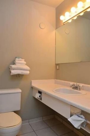 Imagen de la habitación del Hotel Canadas Best Value Inn Kelowna. Foto 9