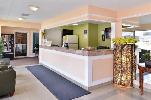 Imagen general del Hotel Canadas Best Value Inn Whitecourt. Foto 5