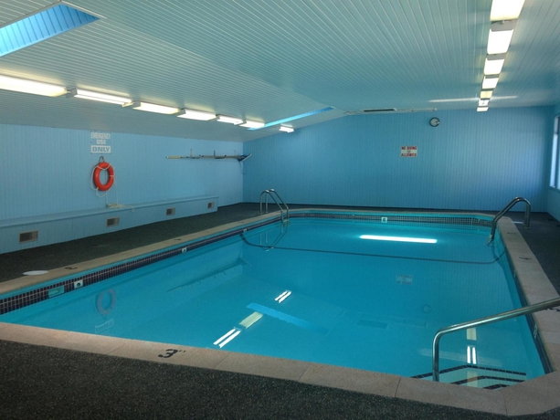 Imagen de la piscina del Hotel Canadas Best Value Inn and Suites Vernon. Foto 16