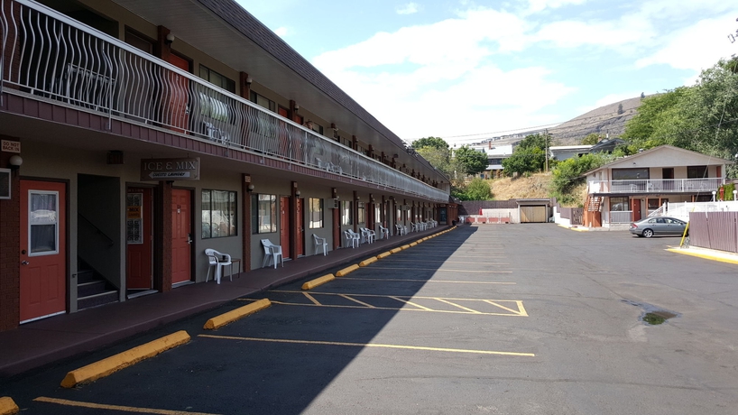 Imagen de los exteriores del Hotel Canadas Best Value Inn and Suites Vernon. Foto 11