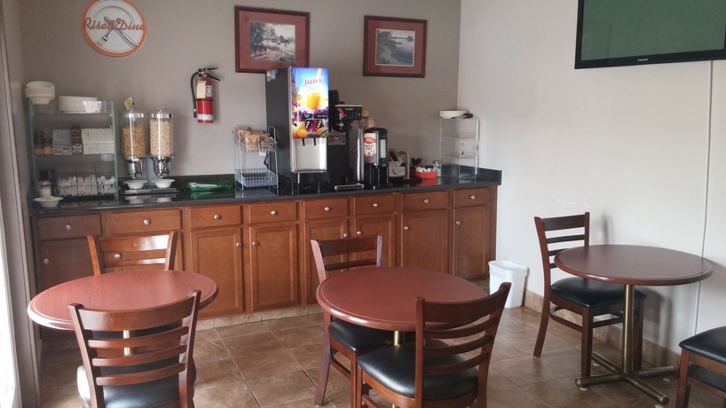 Imagen del bar/restaurante del Hotel Canadas Best Value Inn and Suites Vernon. Foto 1