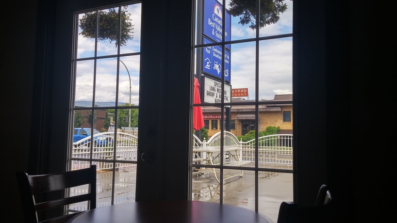 Imagen del bar/restaurante del Hotel Canadas Best Value Inn and Suites Vernon. Foto 2