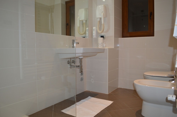 Imagen de la habitación del Hotel Canadian, L'aquila . Foto 11