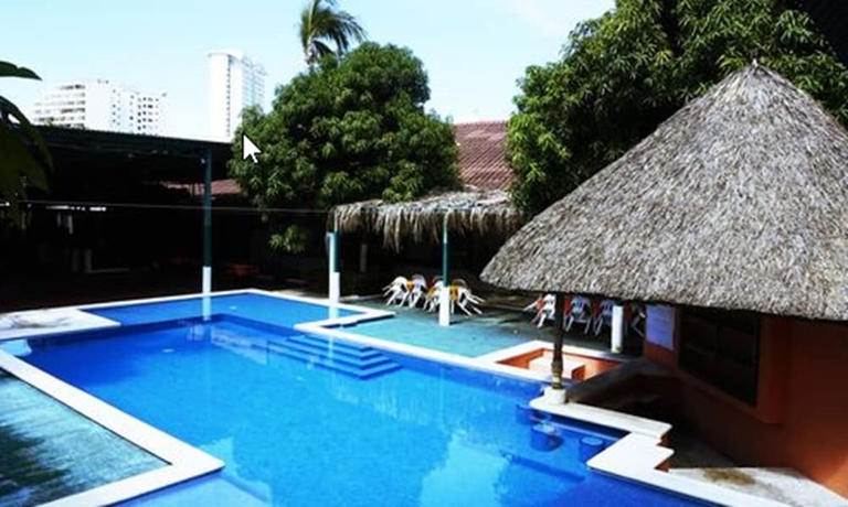 Imagen de la piscina del Hotel Canaima. Foto 13