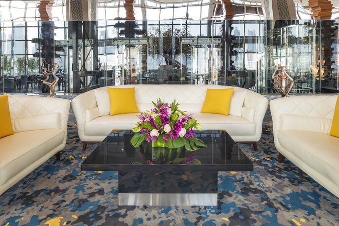 Imagen de los interiores del Hotel Canal Central. Foto 17