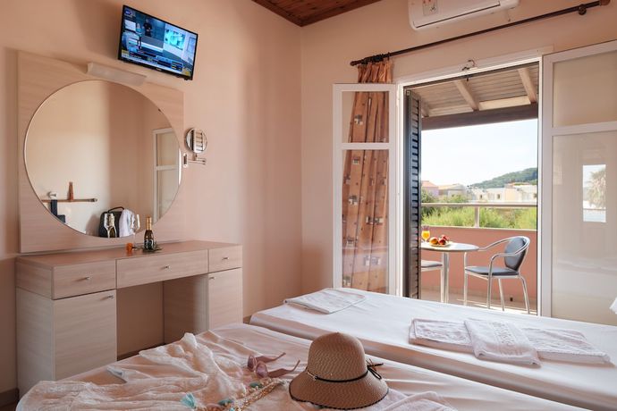 Imagen de la habitación del Hotel Canal D\' Amour by Estia. Foto 5