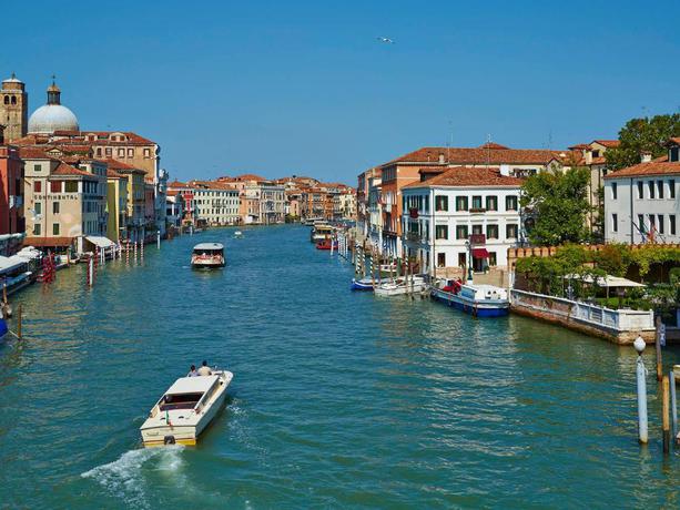Imagen de los exteriores del Hotel Canal Grande. Foto 9