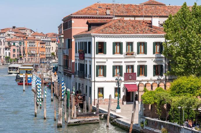 Imagen de los exteriores del Hotel Canal Grande. Foto 10