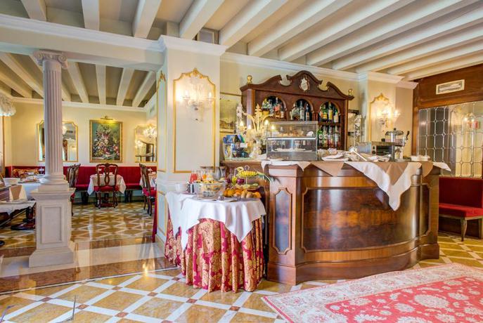 Imagen de los interiores del Hotel Canal Grande. Foto 13