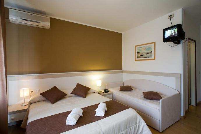 Imagen de la habitación del Hotel Canarie. Foto 6